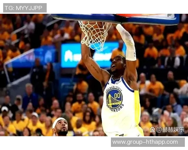 科尔赞库里神奇进球难以判罚展现篮球魅力与技巧 科尔赞库里神奇进球难以判罚展现篮球魅力与技巧